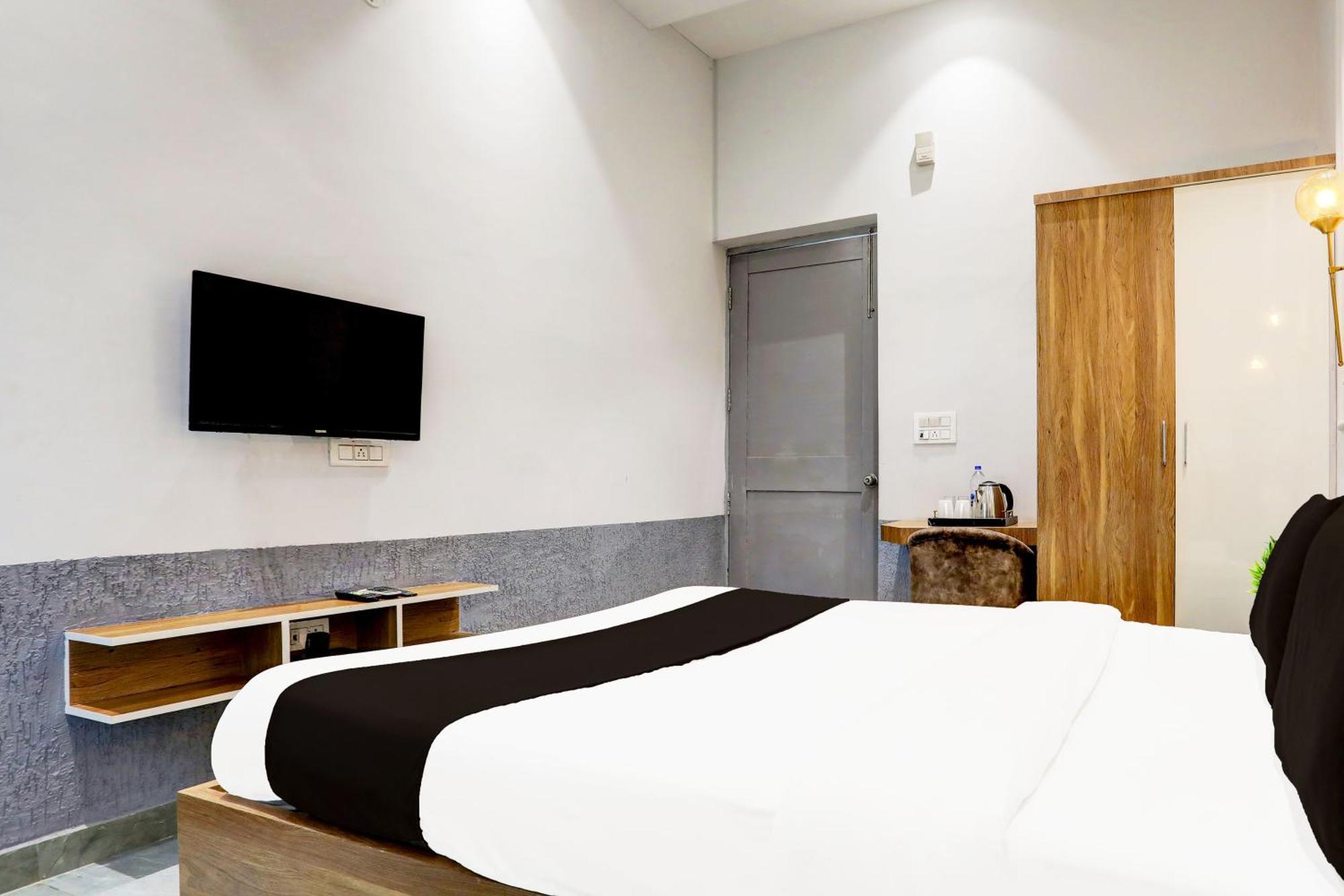 Hotel O Indo Tiger Risikés Kültér fotó