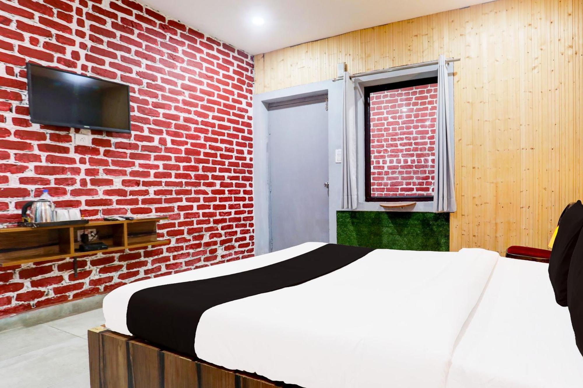 Hotel O Indo Tiger Risikés Kültér fotó