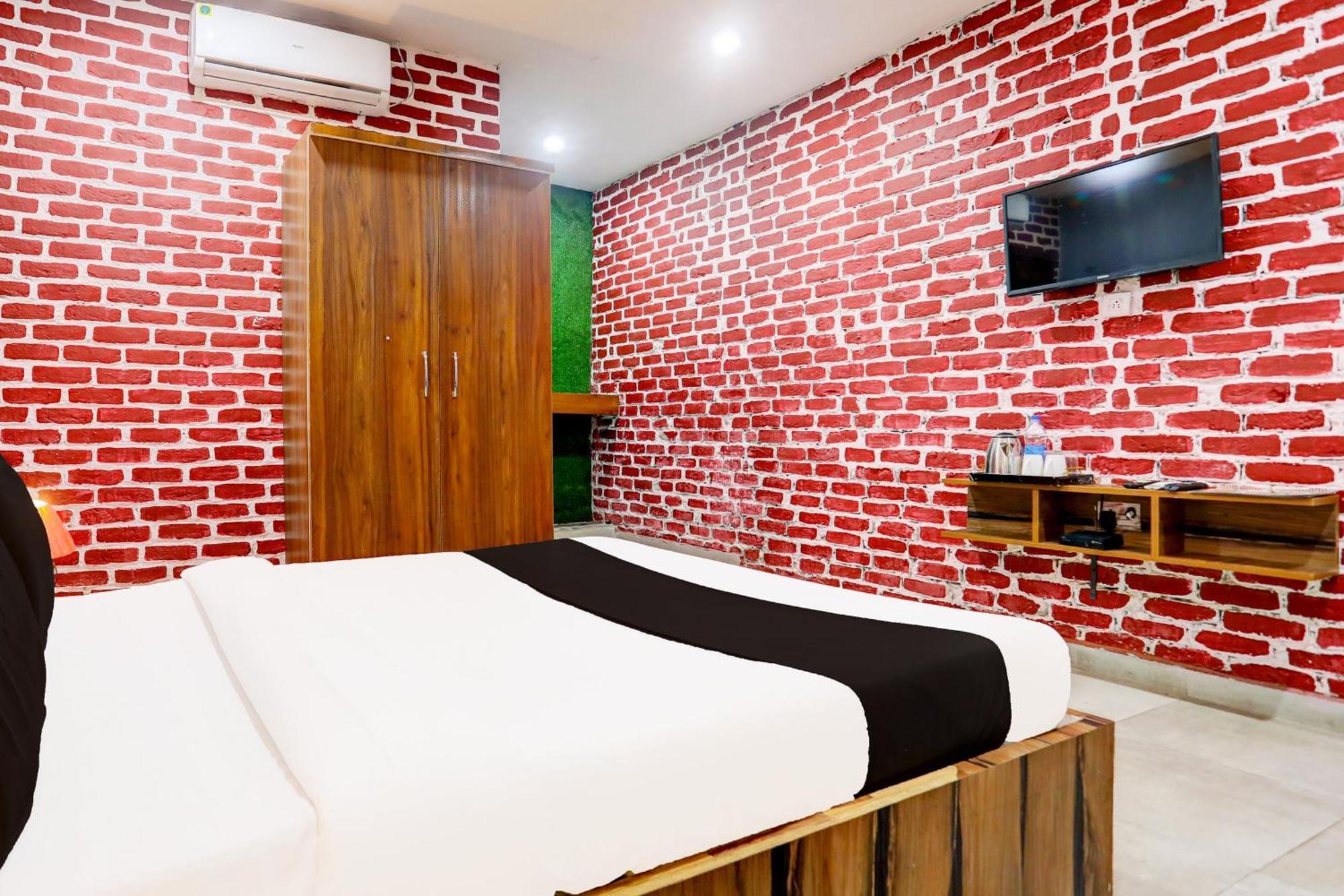 Hotel O Indo Tiger Risikés Kültér fotó
